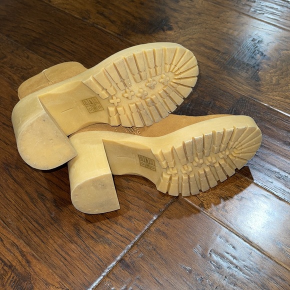 Dolce Vita caster boot 6.5 - Picture 4 of 4